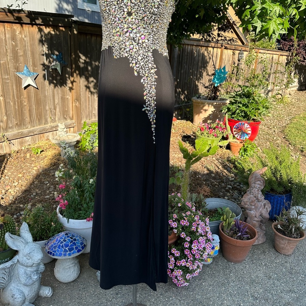 Elegant Black Embellished Evening Gown - Picture 9 of 14